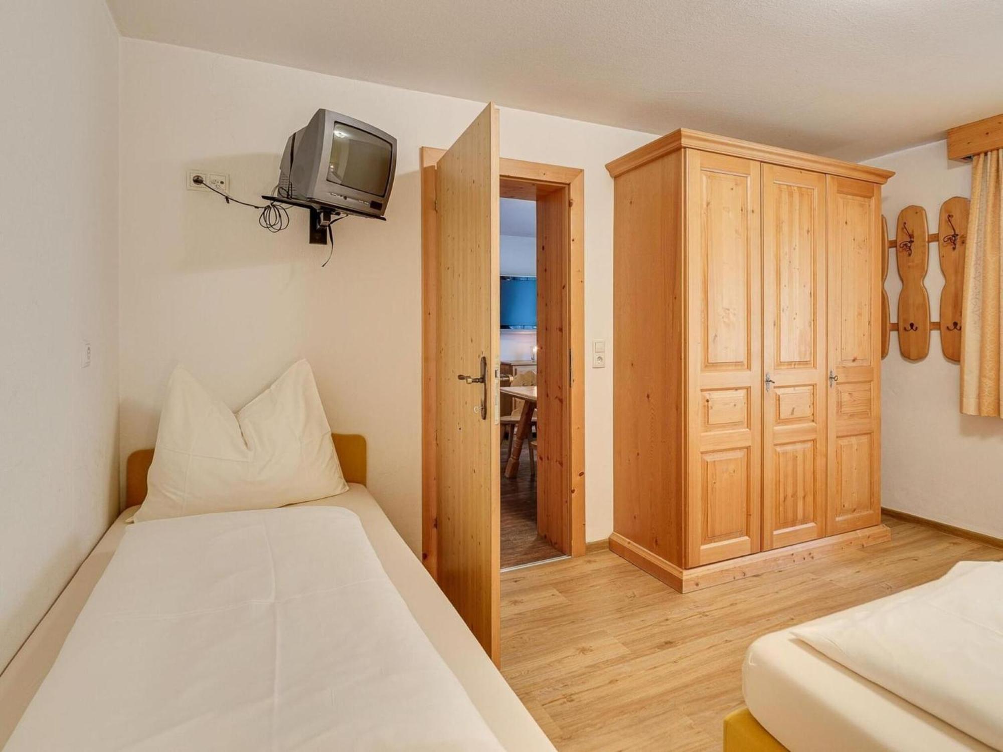 Apartment In Fuegen With A Garden Екстер'єр фото